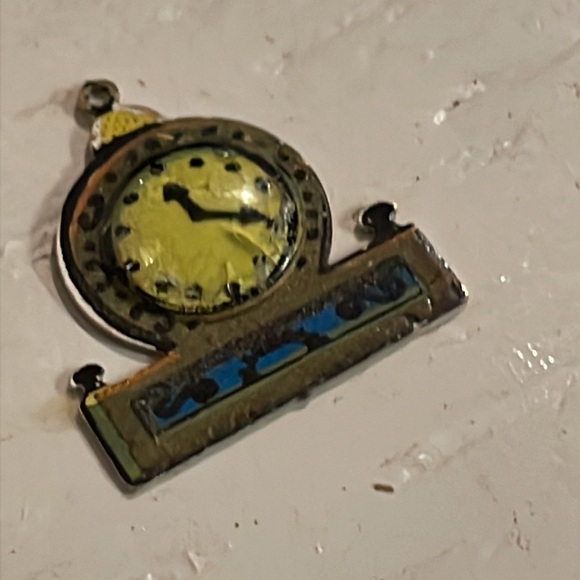 0.75” gold tone clock shaped & face charm pendant with jump hoop - Picture 5 of 12